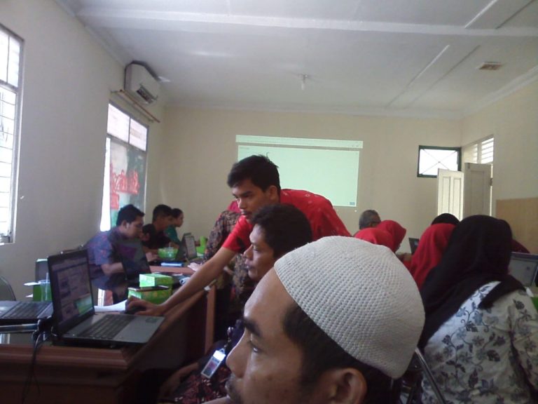 KELURAHAN KEDUNGMENJANGAN MENGIKUTI PELATIHAN/BINTEK WEBSITE DI AULA DINKOMINFO KABUPATEN PURBALINGGA